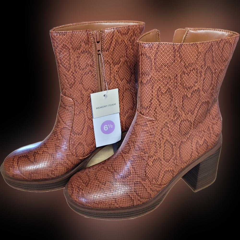 Universal Thread Women's Jenna Platform Boots - image 1